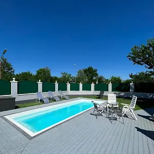 Atemberaubendes + Pool Apartment Wien